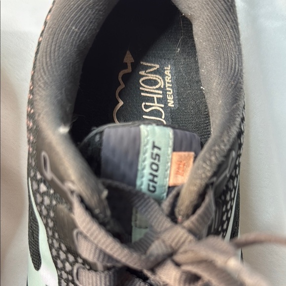 Brooks Ghost 14 Woman’s, size 8.5 Running Sneakers, Black/Pearl/Peach, Preowned - Picture 13 of 15
